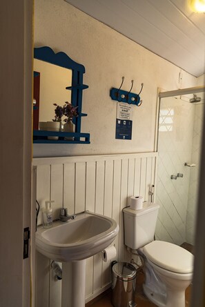 Standard Cabin | Bathroom