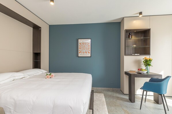 Laptop workspace, iron/ironing board, free WiFi, bed sheets