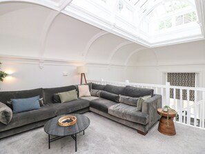 Cottage | Living area - The Kennedy House Stone Cross Mansion (Ulverston)
