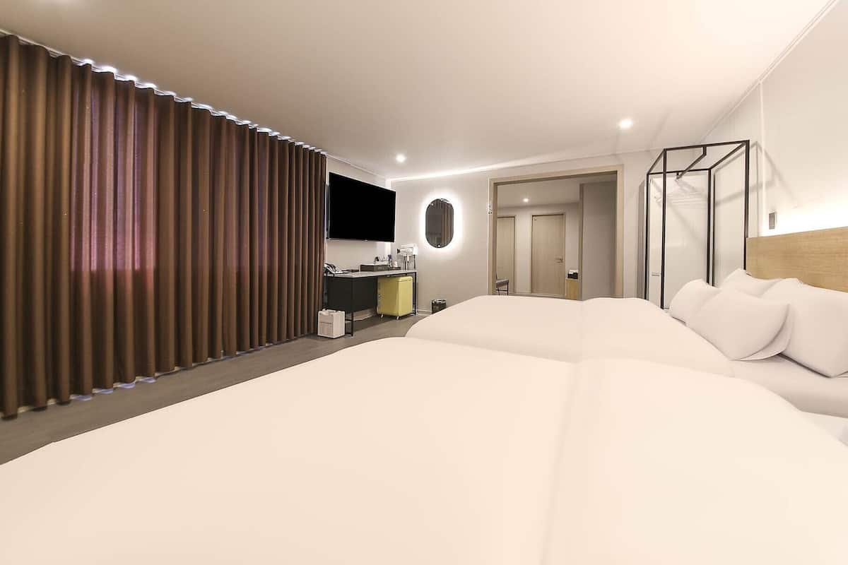 Family Room | Premium bedding, down comforters, pillowtop beds, desk