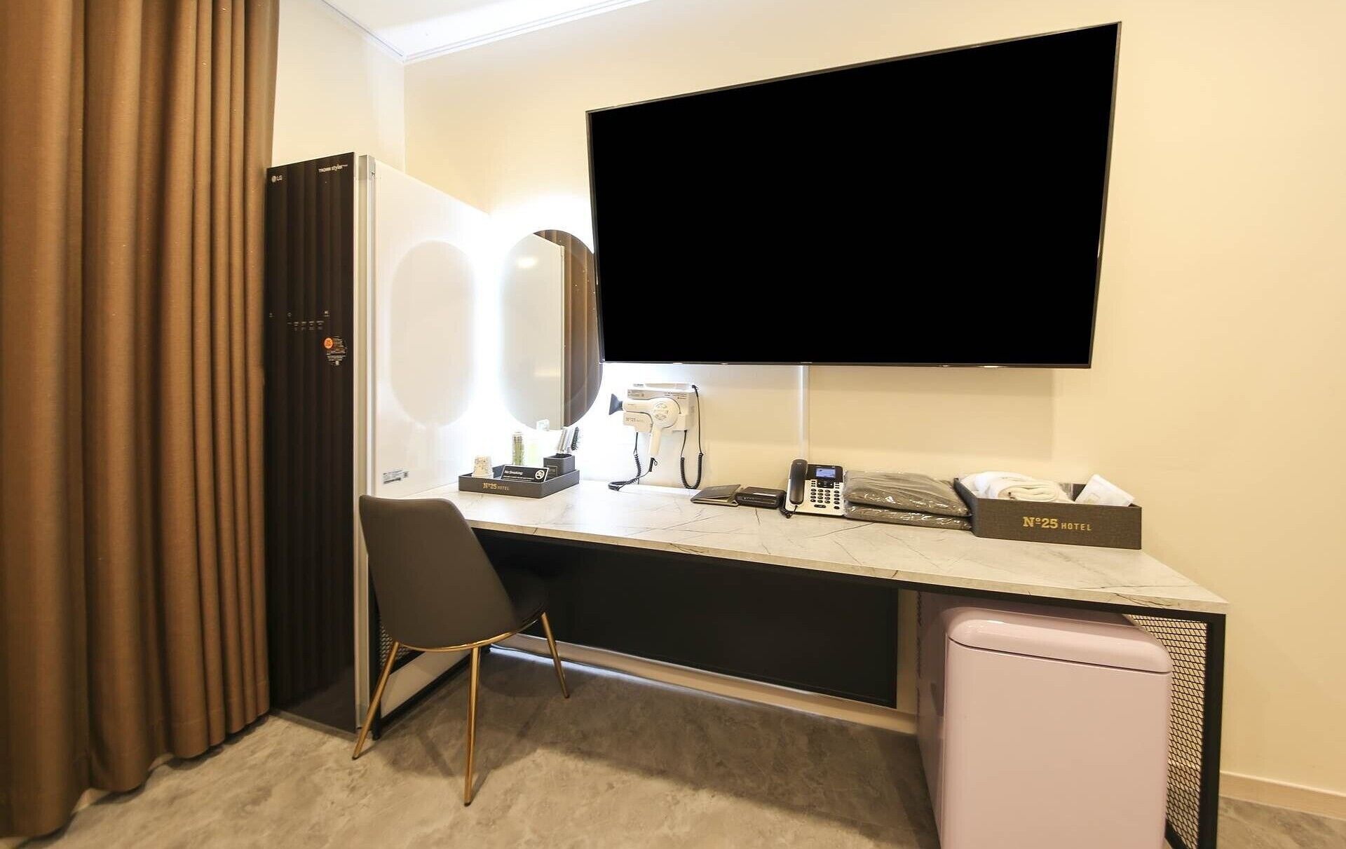 Superior Room | Premium bedding, down comforters, pillowtop beds, desk