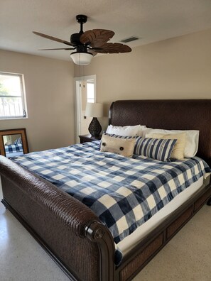 3 bedrooms, desk, iron/ironing board, free WiFi