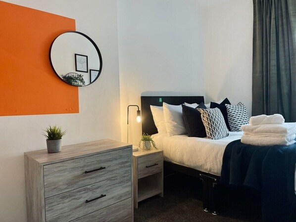 3 bedrooms, desk, iron/ironing board, WiFi