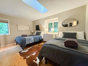 5 bedrooms, iron/ironing board, travel crib, WiFi (free)