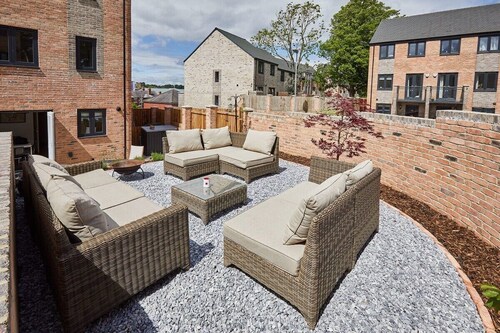 Host & Stay | Castle View