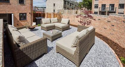 Host & Stay | Castle View