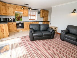 Cottage | 2 bedrooms, individually decorated, individually furnished, free WiFi