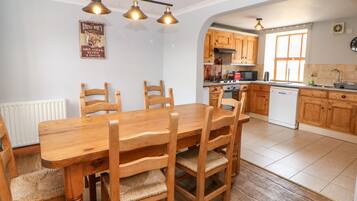 Casa de campo | Cozinha privada | Geladeira, chaleira elétrica, torradeira