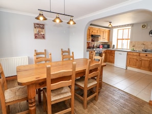 Småhus | Eget kjøkken | Kjøleskap, vannkoker, brødrister og kjøkkenutstyr