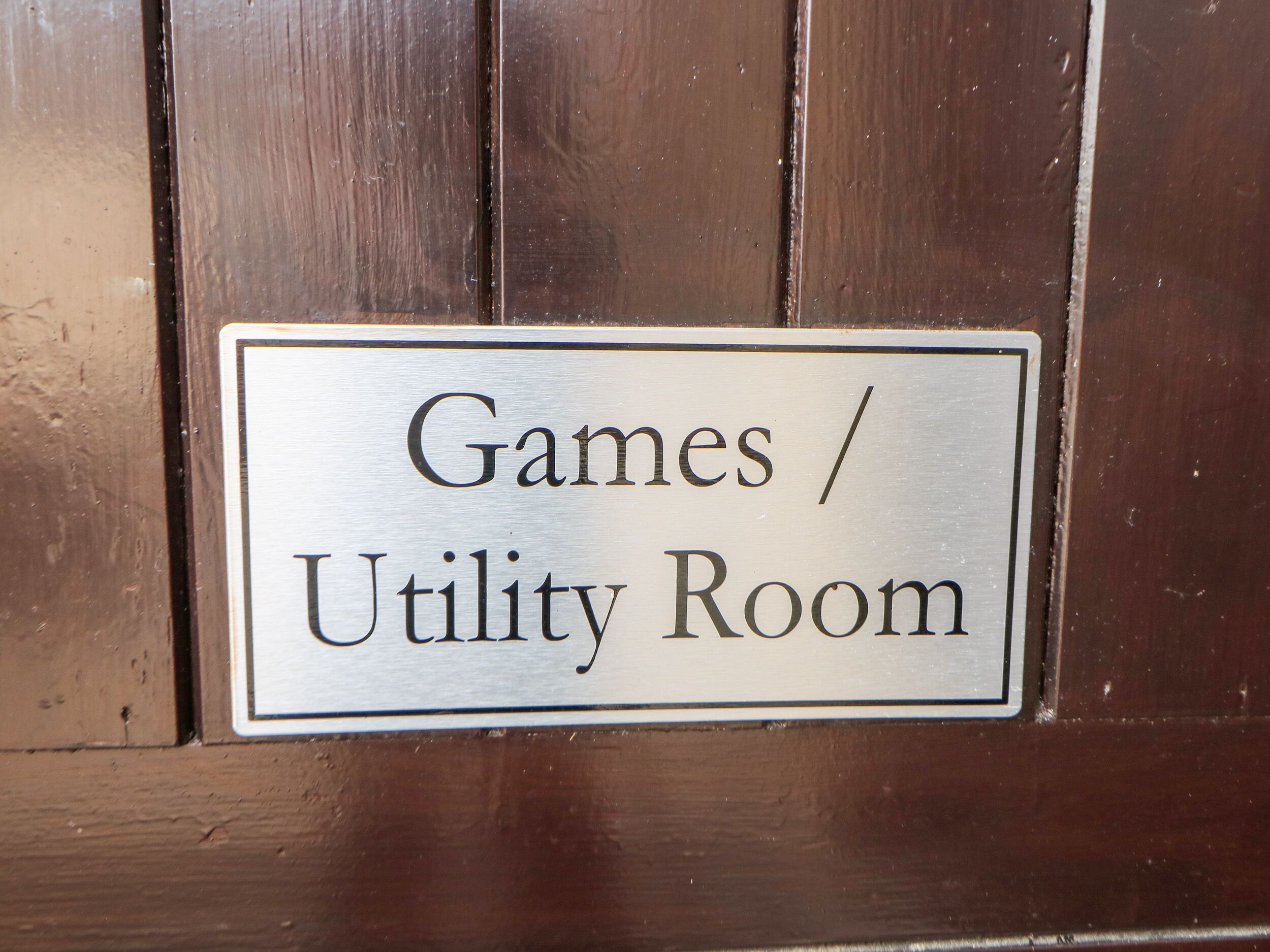 Señal que indica Sala de Juegos / Sala de Servicios.