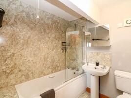 Cottage | Bathroom | Shower