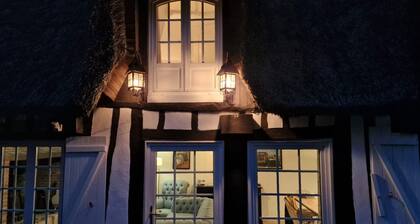 Magnificent Normandy Chaumière close to the sea.