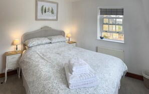 2 habitaciones, tabla de planchar con plancha y cuna de viaje 