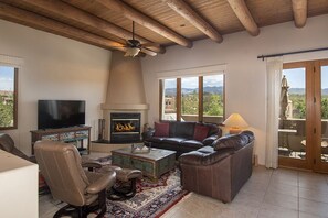 Fernseher, Kamin, Arbeitsbereiche