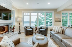 Smart TV, fireplace, stereo - Traverse City Lakemore Resort Luxury Lakefront Home w/ Hot Tub on Arbutus Lake (Traverse City)