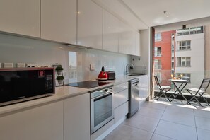 Private kitchen - The Capital Mirage Apartment 704 (Cape Town)