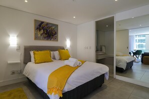 1 bedroom, in-room safe, iron/ironing board, cots/infant beds - The Capital Mirage Apartment 704 (Cape Town)