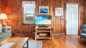 Living area - Hillside Ocean View; access to private beach (Ipswich)