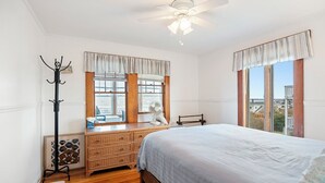 2 slaapkamers, een bureau, een strijkplank/strijkijzer, gratis wifi