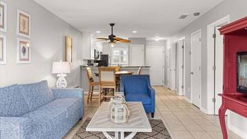 Apartment, 2 Schlafzimmer | Wohnbereich | Fernseher