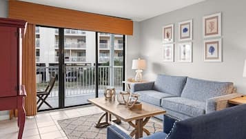 Apartment, 2 Schlafzimmer | Wohnbereich | Fernseher