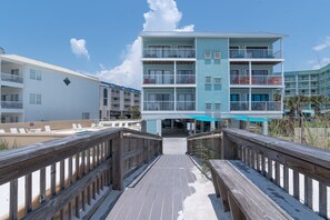 Condo, 2 Bedrooms | Property grounds