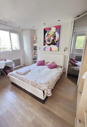 2 chambres, bureau, Wi-Fi gratuit, draps fournis