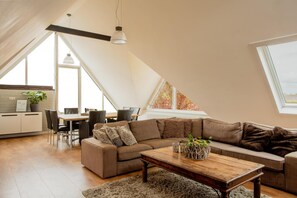 5 bedrooms - Family Villa Near the Ijsselmeer and Forrest (Rijs)