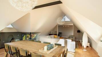 5 bedrooms, iron/ironing board