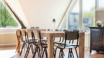 5 bilik tidur, seterika/papan seterika