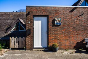 5 bedrooms, iron/ironing board
