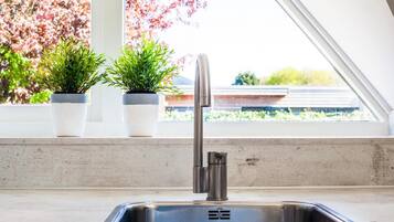 5 bedrooms, iron/ironing board