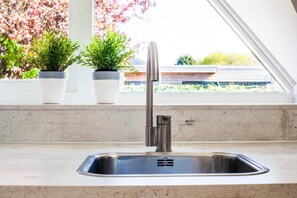 5 kamar tidur dan setrika/meja setrika