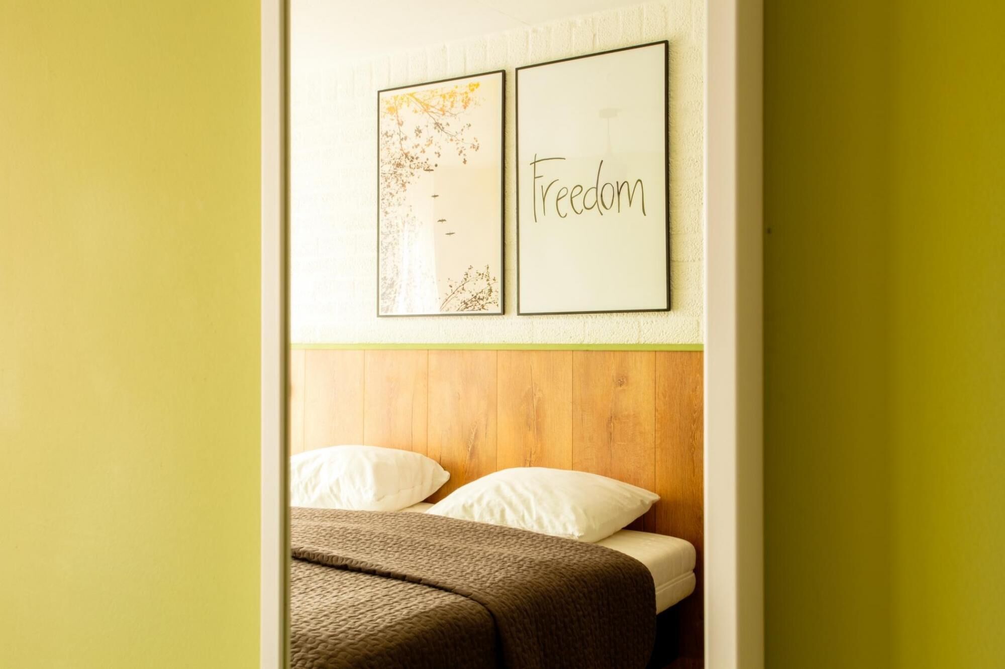 5 kamar tidur dan setrika/meja setrika