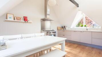 5 bedrooms, iron/ironing board