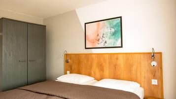 5 bilik tidur, seterika/papan seterika