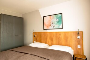 5 kamar tidur dan setrika/meja setrika