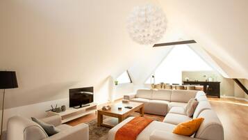 5 bedrooms, iron/ironing board
