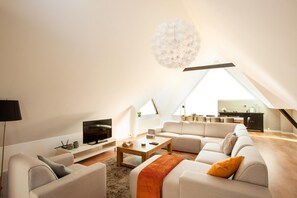 5 bedrooms, iron/ironing board