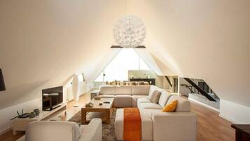 5 bedrooms, iron/ironing board