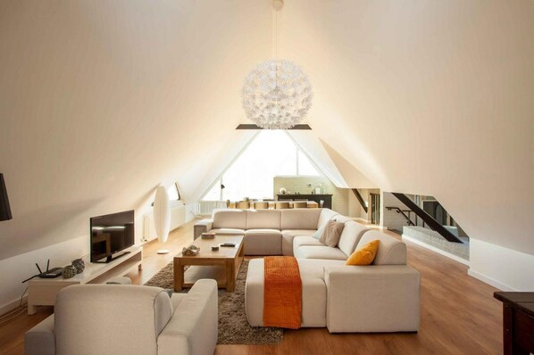 5 bedrooms, iron/ironing board