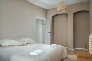 7 kamar tidur dan setrika/meja setrika