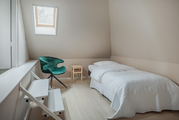 7 bedrooms, iron/ironing board