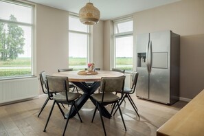 7 bedrooms, iron/ironing board