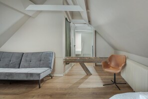 7 kamar tidur dan setrika/meja setrika