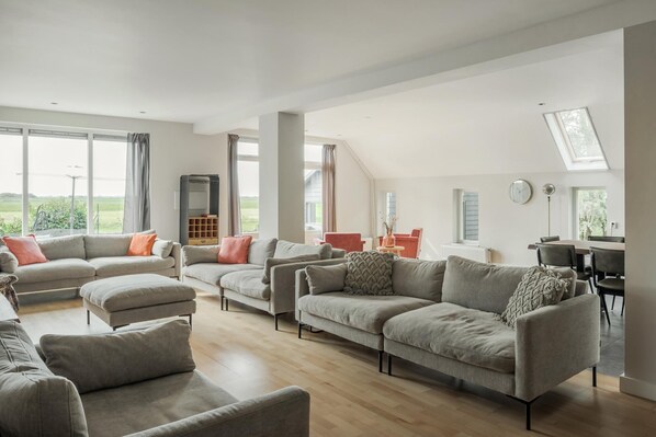 7 habitaciones y tabla de planchar con plancha 