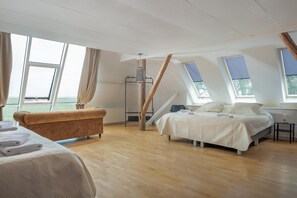 7 bedrooms, iron/ironing board