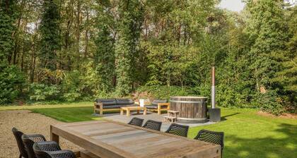 Beautiful English Villa With Hottub