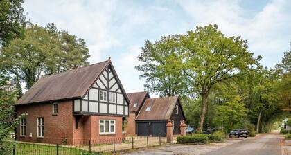 Beautiful English Villa With Hottub