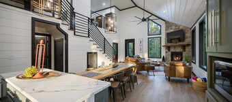 2 Suites & Bunks | Hot Tub, Firepit & Lounge Pool